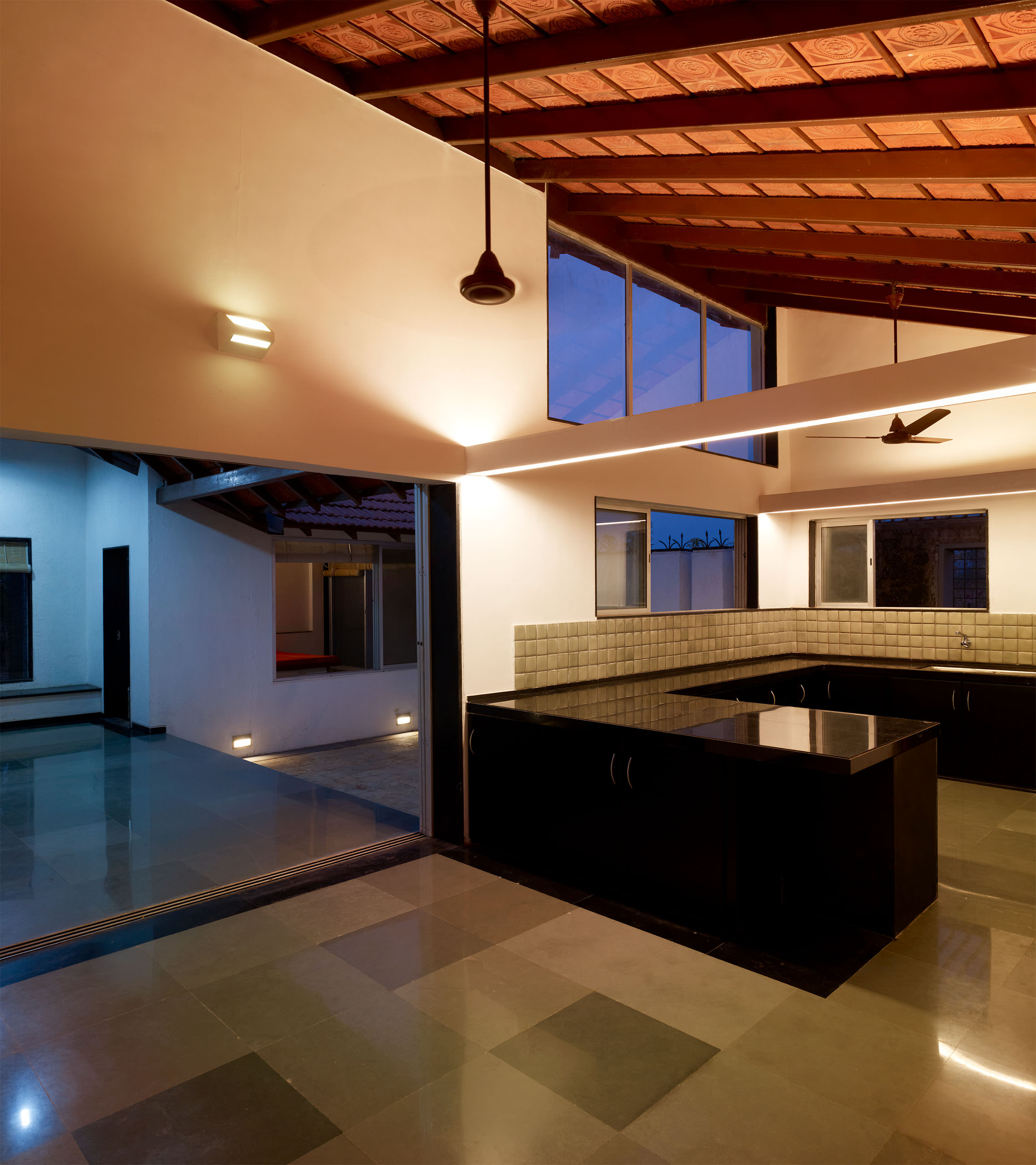 E12371 031755p j2560